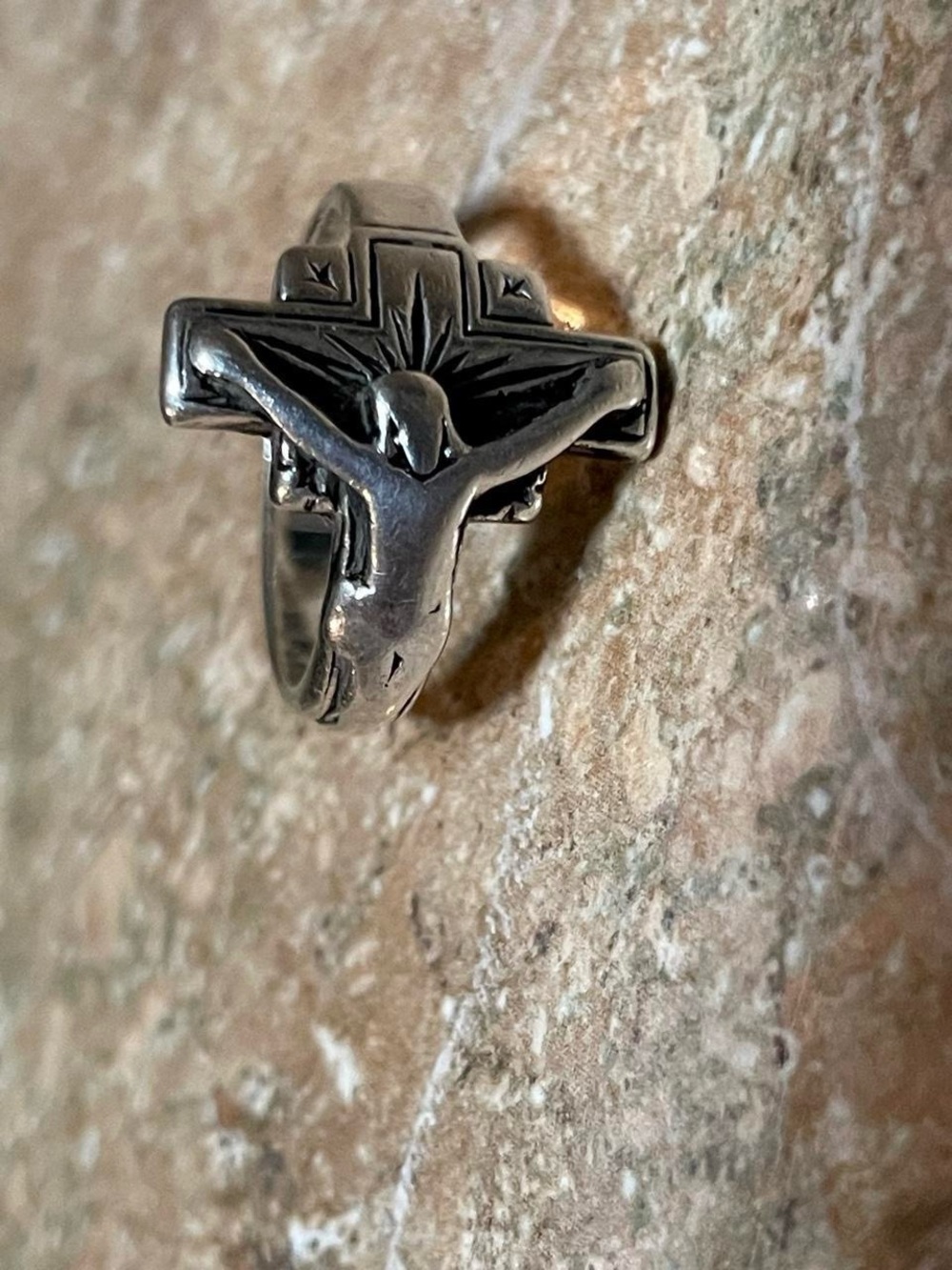 Vintage and Rare Retired James Avery Crucifix Ring Size 6 Sterling Silver